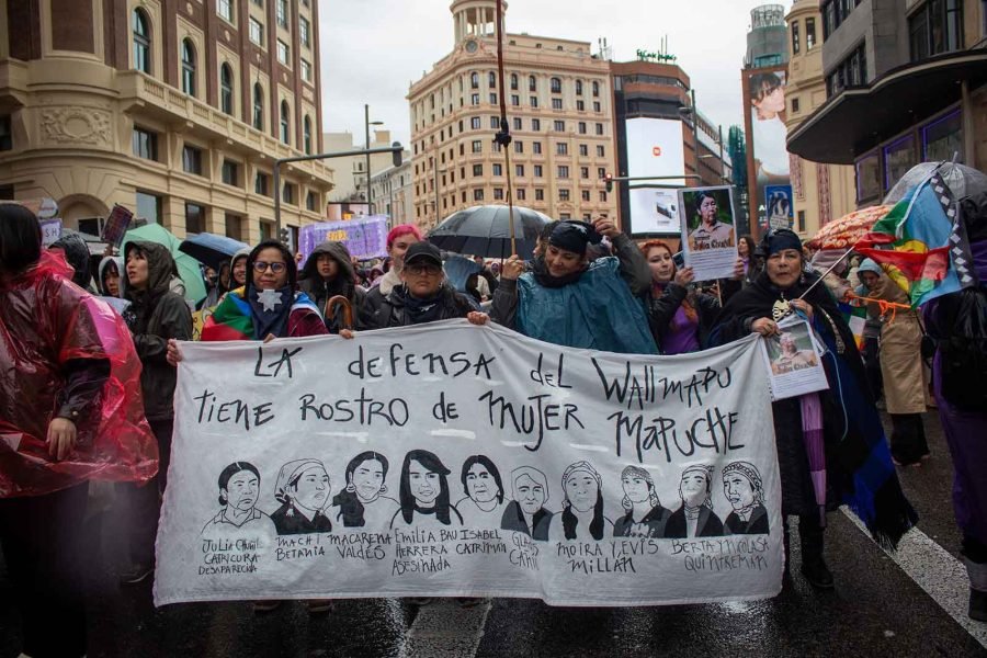 Mujeres chilenas en la marcha 8M en Madrid, a 4 meses de la desaparición de Julia. | Αlexia Galanakis