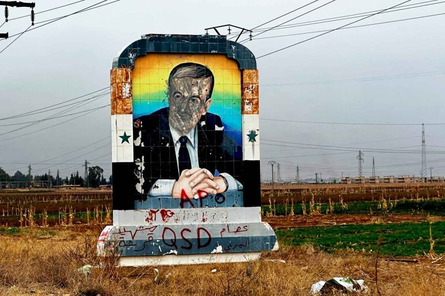 Postal de Hafez al Assad, padre del presidente anterior de Siria (Bashar al Assad) en la carretera del aeropuerto de Qamishlo (Rojava). | Amina Hussein